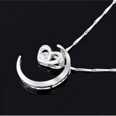 Moon heart-shaped pendant 