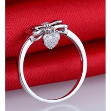 Bow heart-shaped diamond ring 